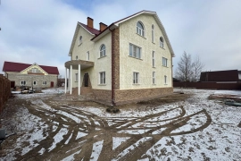 Дом 699 м² на участке 25 соток.